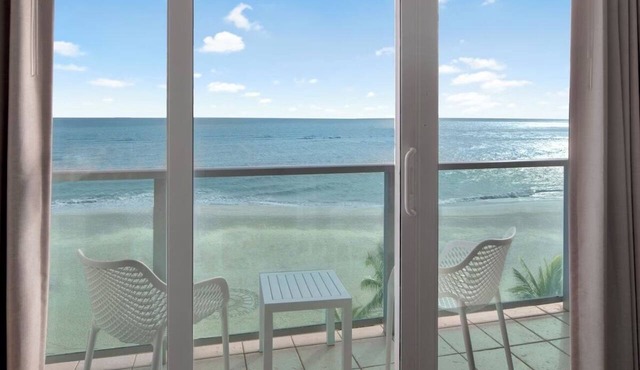 Jupiter Beach Resort – Oceanfront Suite w/2 rooms & 2 baths! in Jupiter