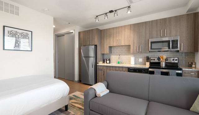 Kasa | Bright Studio, Near Dallas Bars | Arlington in Arlington