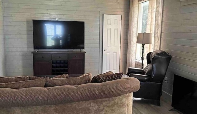 Lakefront Family Retreat in Eufaula