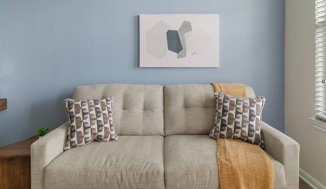 Landing | Beautiful 1BD, Game Room, Gym in Houston