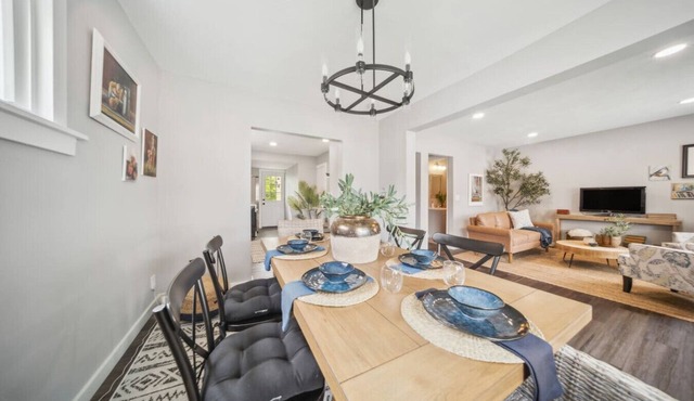 LONG TERM 30 plus days only, 3 Bedroom: King suite Mayfield in Mayfield Heights