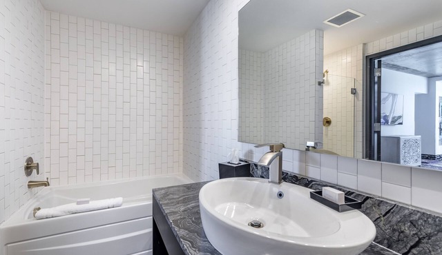 Lorenzo Hotel Dallas, Tapestry Collection by Hilton in Dallas