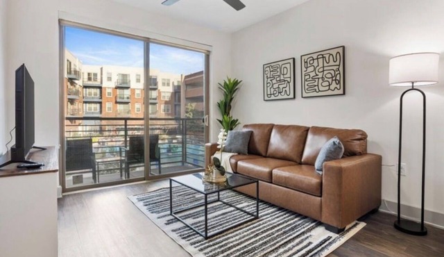 Luxe 1 BD Stay w/Pool, Gym & EV Charger in Frisco