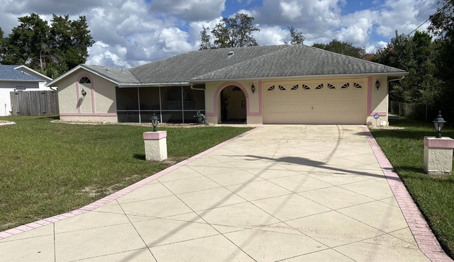 Luxury 3 Bedroom Pool Home. Quiet Neighborhood. in Spring Hill