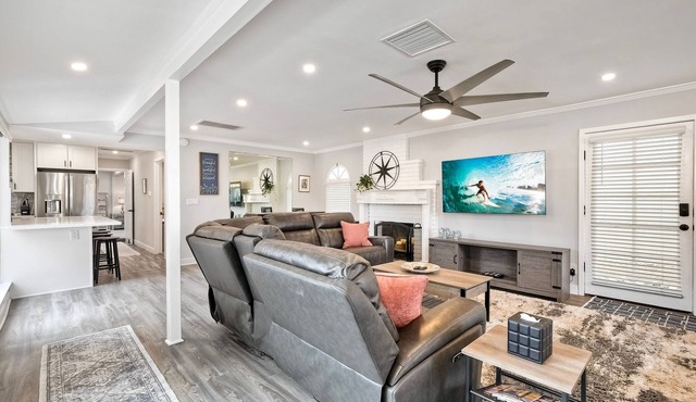 Luxury Beach Duplex | Sleeps 9 | Dog-Friendly | A/C | Fire Pit & Grill in Carlsbad