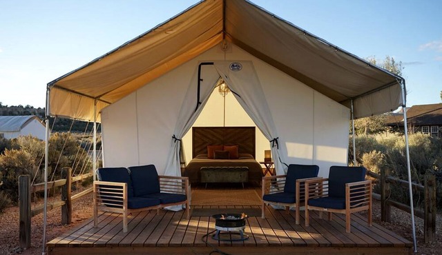 Luxury Camping Alongside the Grand Staircase-Escalante National Monument in Utah in Kanab