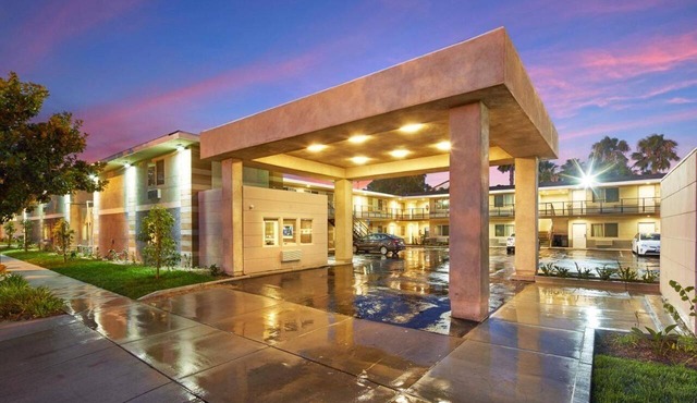 Memorable Stay w/Outdoor Pool, Near Attractions, & Steps from Disney Fun in Anaheim
