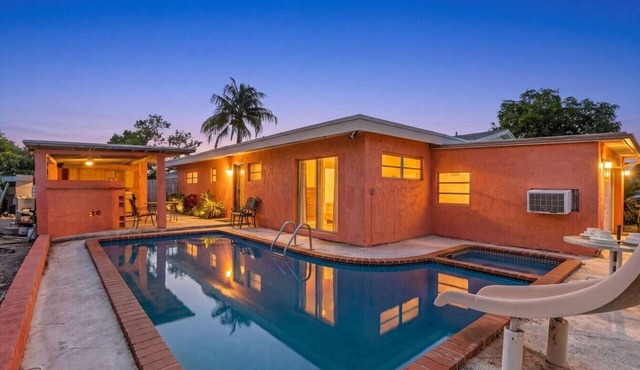 Miami Gardens Pool Retreat in Miami Gardens