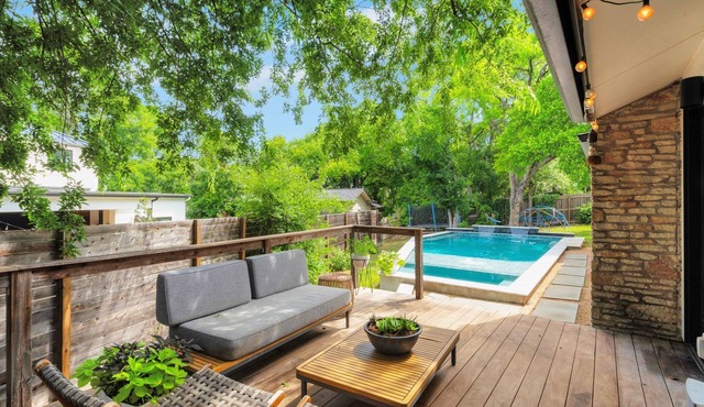 Minutes from Zilker/Barton Springs/Downtown with Private Pool + Hot Tub in Austin