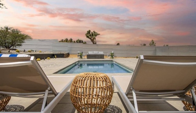 Modern Desert Oasis, w/Pool & Jacuzzi in Joshua Tree