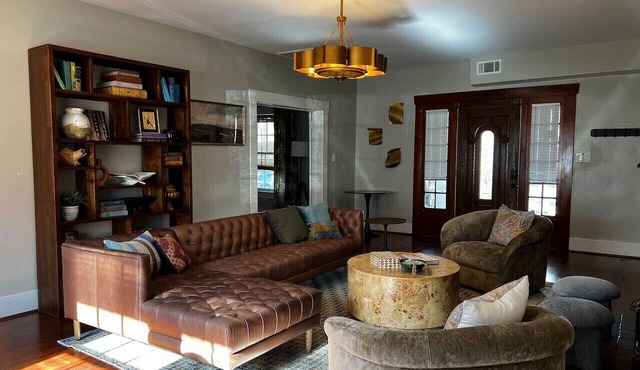 Montrose Home walkable neighborhood | Pet-friendly in Houston