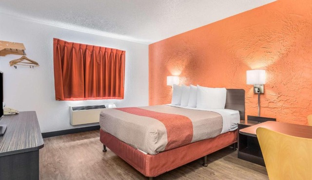 Motel 6-Elk Grove Village, IL in Itasca