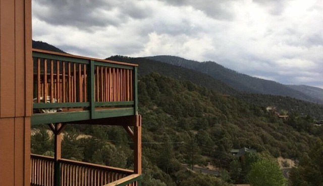 Mountain Getaway with Expansive Beautiful Views in Pine Mountain Club