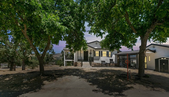 NEW! Desert Mountain Escape with Private Hot Tub in Tehachapi
