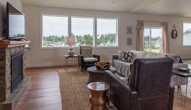 Newly-Built, Lake-View Getaway with Firepit and Bikes - 1 Mile from Beach in Warrenton