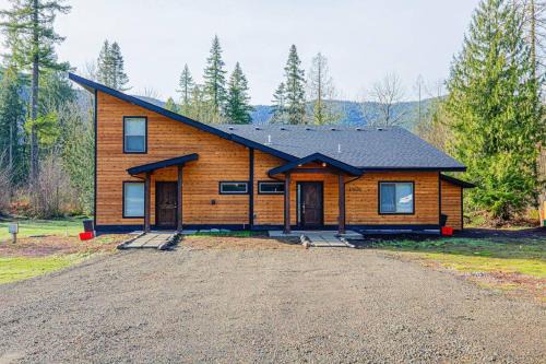 Newly built Modern Chalet at Mt. Hood Village in Mount Hood Village