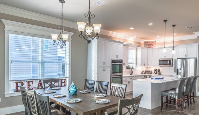 "No Rain" Beachfront, Private Pool & Outdoor Game Area in Panama City Beach