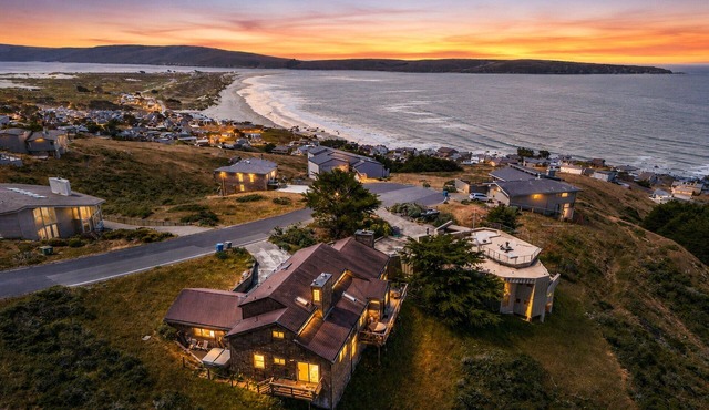 Northern Lights~Dillon Beach~5-Star~Near Beach~Hot Tub~Game Room~Dogs~Summer! in Dillon Beach