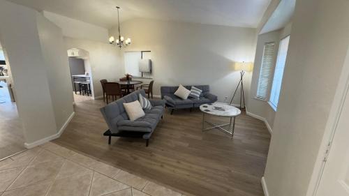 Oasis Hm near Rancho Vista- Shared Hm in Palmdale