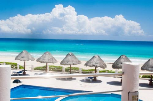 Ocean front Villa Marlin, best location in hotel zone #109 in Cancun