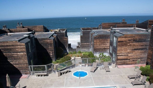 Ocean Harbor 110 - Monterey Condo - Oceanview, Surf Sounds in Monterey