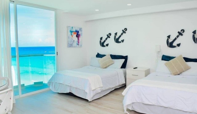 Ocean view studio, great views, balcony, beach, pool, gym, jacuzzi in Cancún