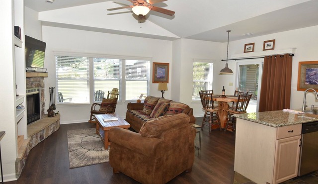 Old Kinderhook Creekside Golf Cottage 13 in Camdenton
