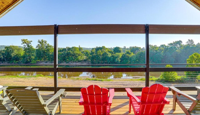 Ozarks Escape w/River Views & Fire Pit in Van Buren