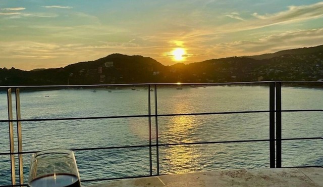 Panoramic Bay Views Private Plunge Pool Walk to La Ropa Beach in Zihuatanejo