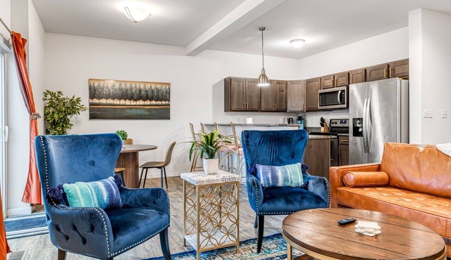 Pet-Friendly 2BR Townhome | Workspace in O Fallon