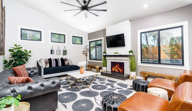 Poppy Cottage-4 minutes to the beach! in Carlsbad