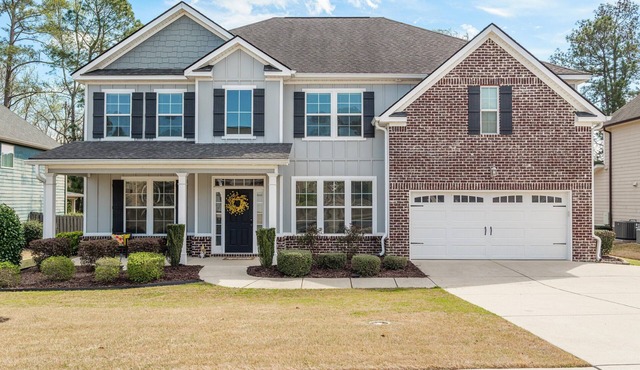 Pristine 5-bedroom, 4-bathroom home in Augusta, GA—perfect for your entire Masters party. Enjoy plenty of room to relax with a convenient drive to Augusta National, making it easy to get to the course each day. Close to River Island and Westlake. in Martinez