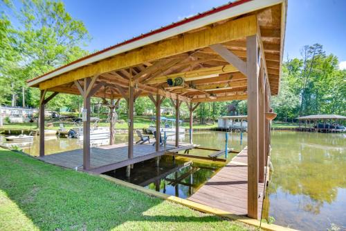 Private Dock: Pet-Friendly Home on Lake Sinclair in Meriwether