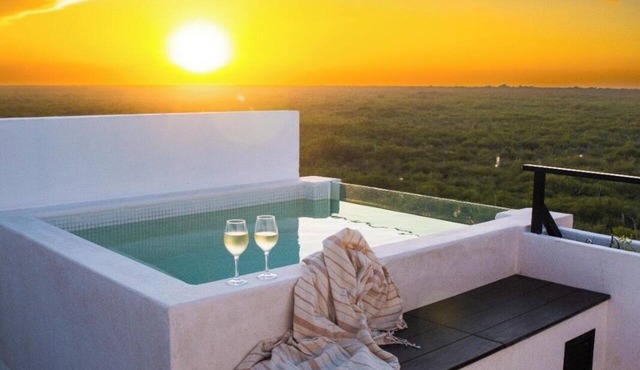 Private pool, Penthouse on Malecon, Gorgeous! in Mahahual