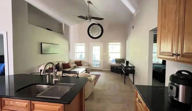 Quiet Home! Peaceful neighborhood with water access, king bed, screened porch. in Mary Esther