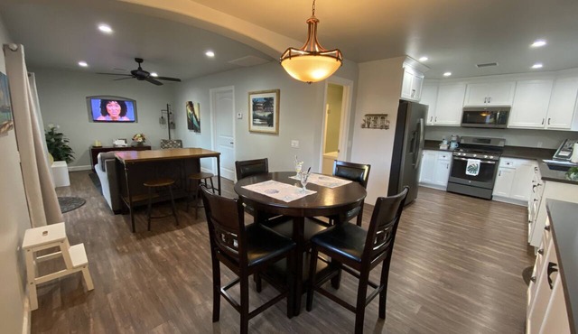 Relaxing, Romantic, and Fun! Private, Quiet, and Less than a mile to the Ocean! in Oceanside