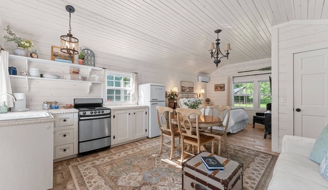 Relaxing Wooded Retreat | Pool Access, Near Dogwood Canyon and Thunder Ridge in Blue Eye
