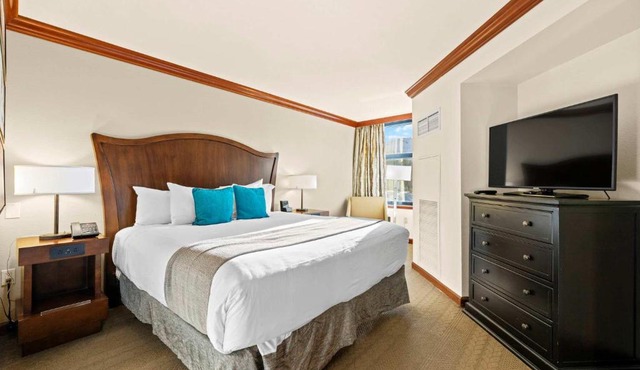 Remodeled Second Floor Valley View suite no resort fee in Olympic Valley