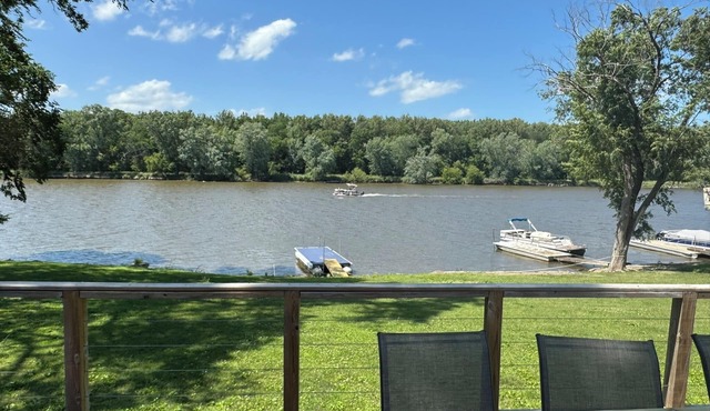 Riverfront 2 bedroom, 2 bathroom house with all the amenities in Dixon