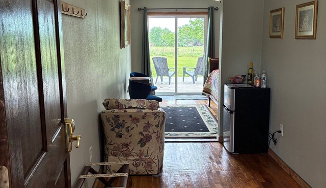 Romantic 1-bedroom, 1-bathroom bed & breakfast at charming Winery in St. James in Saint James
