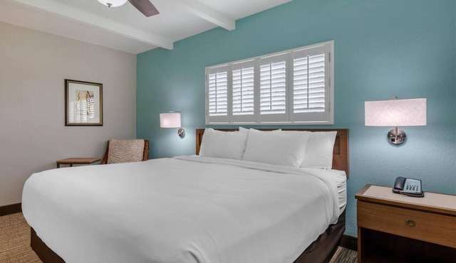 Romantic Island Escape | Pool Access | Free Breakfast | Free Parking in Jekyll Island