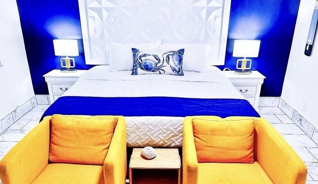 Sapphire by the Sea Unit 8 - King Pool View Suite, kitchen, pool view, Sleeps 2 in Fort Lauderdale