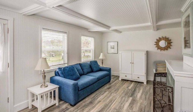 Seaside Serenity a Short Walk from Haystack Rock! Kitchenette, Parking! in Cannon Beach