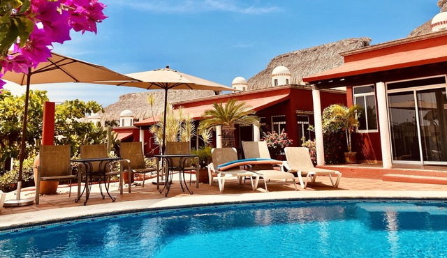 SEASIDE VACATION WITH GARDENS AND POOL in Puerto Escondido