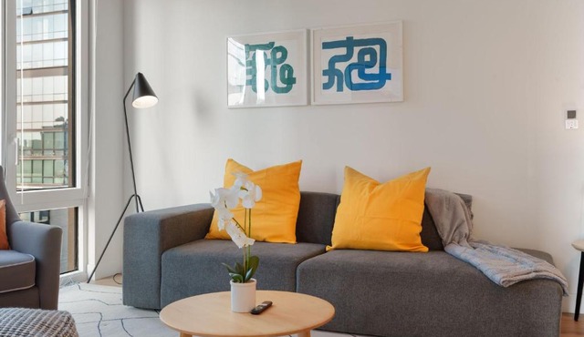 Sophisticated 4BR Suite - Modern and Luxurious in Chicago