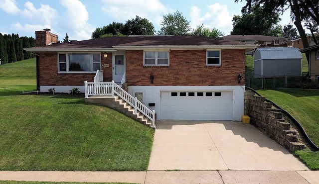 Spacious 3-bedroom/2.5 bath house in gorgeous Dubuque with AC in Dubuque
