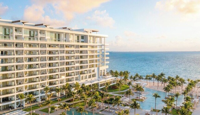 Spacious 3-BR Lux Loft w/Ocean View, Priv Rooftop Jacuzzi -Massage and Transfer
