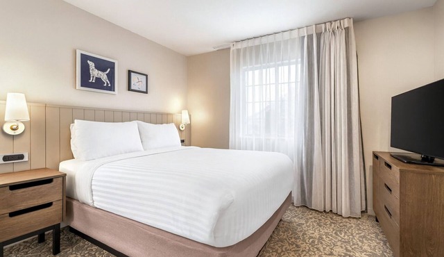 Spacious Good-Value Accommodation! 2 Comfortable Units, Free Parking in Torrance