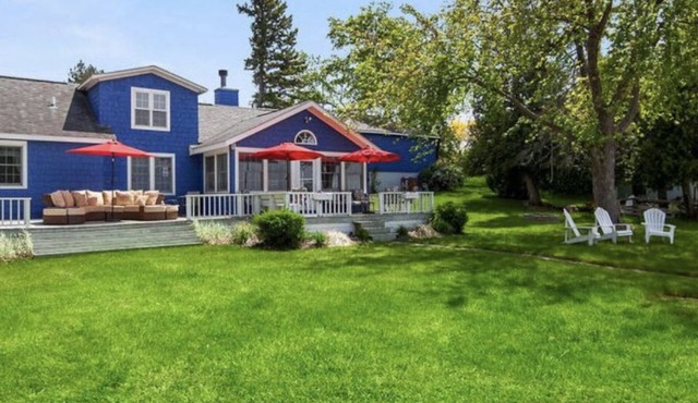 Spacious Lakefront Cottage In Bear Lake M in Bear Lake