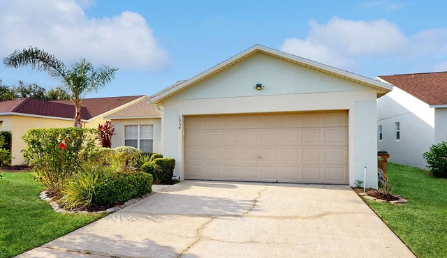 Spacious Retreat with Private Pool, Enclosed Yard, WiFi & Game Room in Clermont